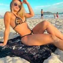 adrijano fudbaler dve devojke hotel brazil