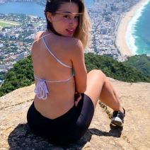 adrijano fudbaler dve devojke hotel brazil