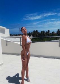 Elena Kitić objavila seksi fotke u bikiniju