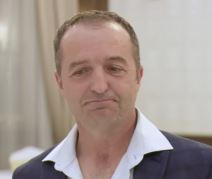 Mlada pobesnela i drala se na voditeljku