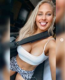 Atraktivna bokserka Ebani Bridžis u donjem vešu, prodala prljave čarape za 600 evra