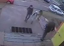 devojcica prevarila manijala koji ju je pratio video rusija