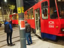 beograd nesreca tramvaj iskocio iz sina fotografija
