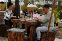 branislav lecic u kaficu sa cerkom foto