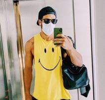 Mario Kasas slika u kupaćem