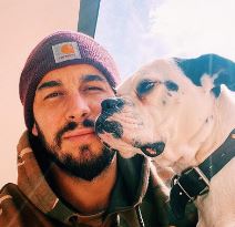 Mario Kasas slika u kupaćem