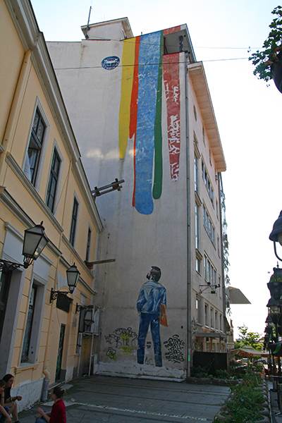 Srpska snajka se šokirala grafitima u Srbiji