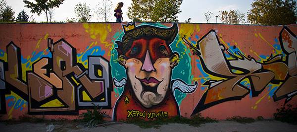 Srpska snajka se šokirala grafitima u Srbiji