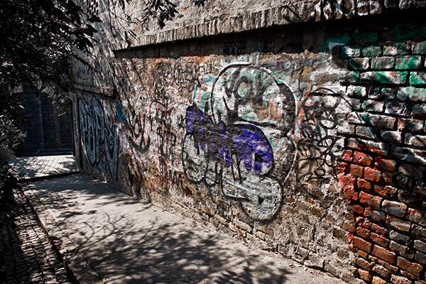 Srpska snajka se šokirala grafitima u Srbiji
