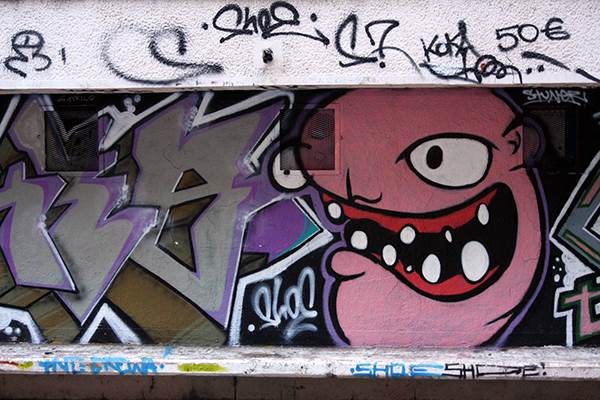 Srpska snajka se šokirala grafitima u Srbiji