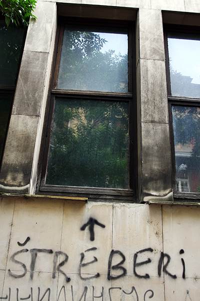 Srpska snajka se šokirala grafitima u Srbiji
