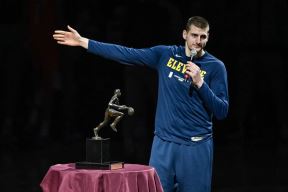 nikola jokic supruga natalija macesic slike mvp trofej 