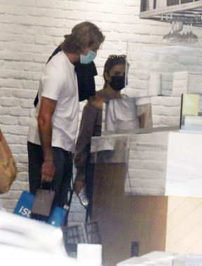Stefanos Cicipas zove Margot Robi na svoj meč