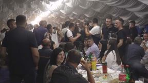 svadba pod satrom veselje tradicija