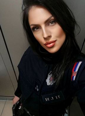Policajka Ceca objavila sliku u bikiniju