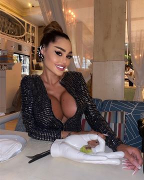 Ana Korać se slikala gola do pojasa
