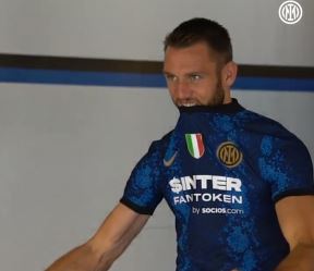 Inter promenio sponzora Pireli