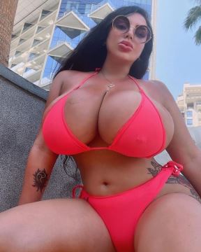 Anastasija Bertijer o velikim grudima