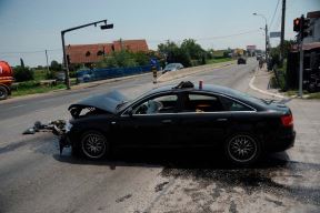 Kamion udario auto na Zrenjaninskom putu