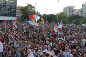 Građani stigli u Podgoricu sa zastavama