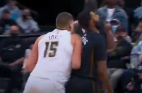 nikola jokic tuca iz drugog ugla9.png