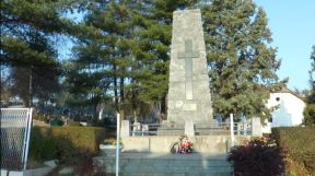 Spomenik (3).jpg