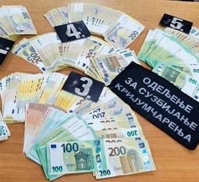 230.000 evra u duplom dnu kofera(2).jpg