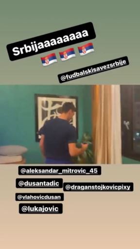 novak đoković proslava pobede fudbalere srbije 4.jpg