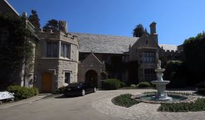 Hju Hefner vila 2.jpg
