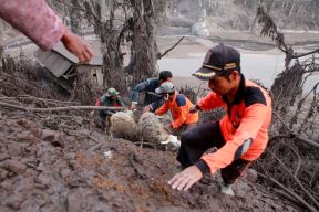 Indonezija vulkan erupcija (16).jpg
