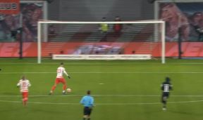 Andre Silva promašaj gola 7.jpg