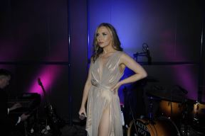Zorja Pajić peva pesmu za Bar