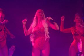 Jelena Karleuša Nova Godina nastup (1).jpg