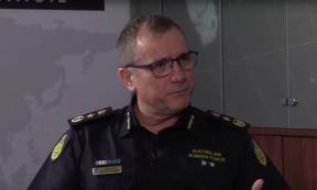 Majkl Outram (1).png