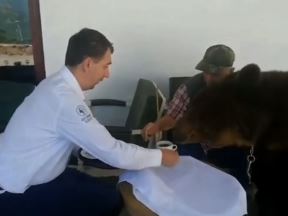 Medved pije toplu čokoladu (5).jpg
