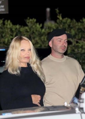 pamela anderson 26.jpg