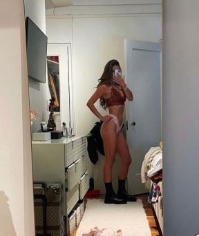 Nina Agdal skroz gola