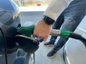 gorivo-benzinska-pumpa-točenje-goriva-kurir-zorana-jevtic- (8).jpg