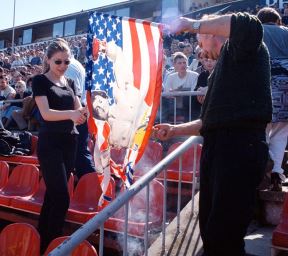 Partizan, AEK, Nato, Bombardovanje, Paljenje Zastave, Fudbal (3).jpg