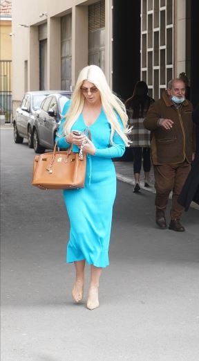 Jelena Karleuša, Tirkizna Haljina (1).jpg