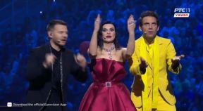 Voditeljka evrovizije igra kao Konstrakta (4).jpg