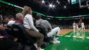 Najviši NBA igrač Tako Fal smetao navijačici