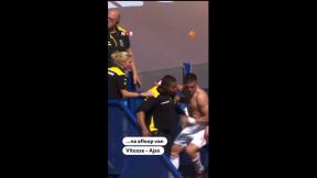 Tadić u klinču sa obezbeđenjem stadiona (3).jpg