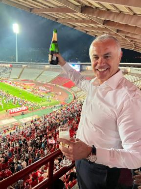 Zvezdan Terzić otvara šampanjac na Marakani