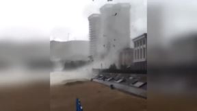 MK - China broke the record for natural disasters! Tornadoes, floods, heat at the same time! [7XMiKuhvh4U - 853x480 - 2m19s].jpg
