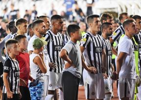 PARTIZAN TSC Igraci Partizana ispred Juga (4).jpg