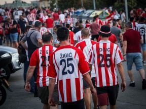 Crvena Zvezda, Navijači, Dresovi (3).jpg