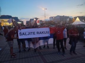 Šaljite Rakiju Navijači  (4).jpg