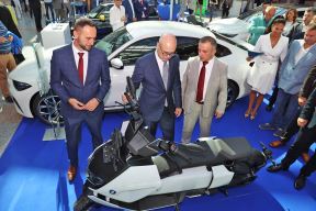 NA NOVOSADSKOM SAJMU OTVORENA MANIFESTACIJA POSVEĆENA ELEKTROMOBILNOSTI