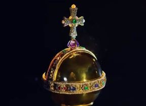 Kraljica Elizabeta kruna (5).jpg